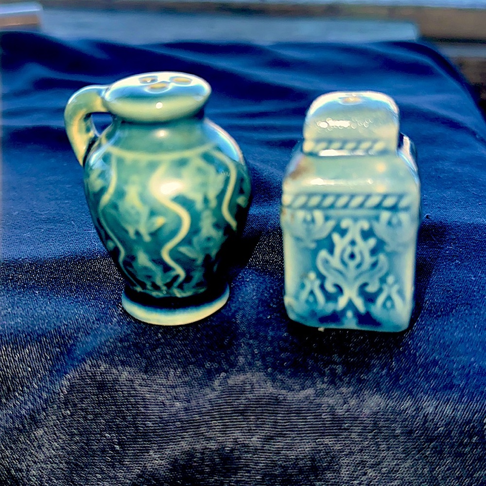 Vintage porcelain dark green filigree McCoy style salt and pepper shakers